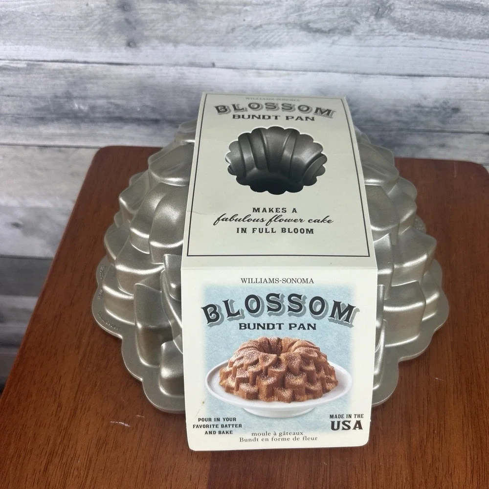 Nordic Ware Bundt Blossom Pan 10 Cup Non-Stick Aluminum Silver